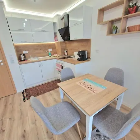 The Generals Apartment Warna